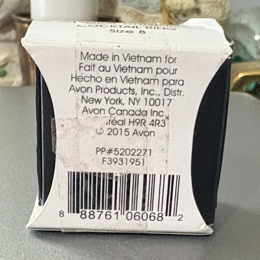 Avon Floral Clusters Cocktail Ring size 8 NIB